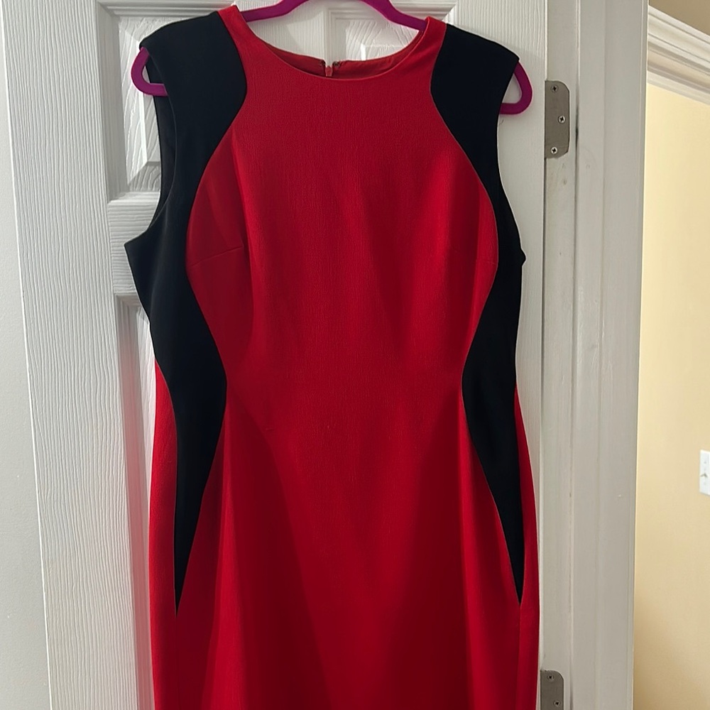 Elegant Red and Black Sleeveless Dress